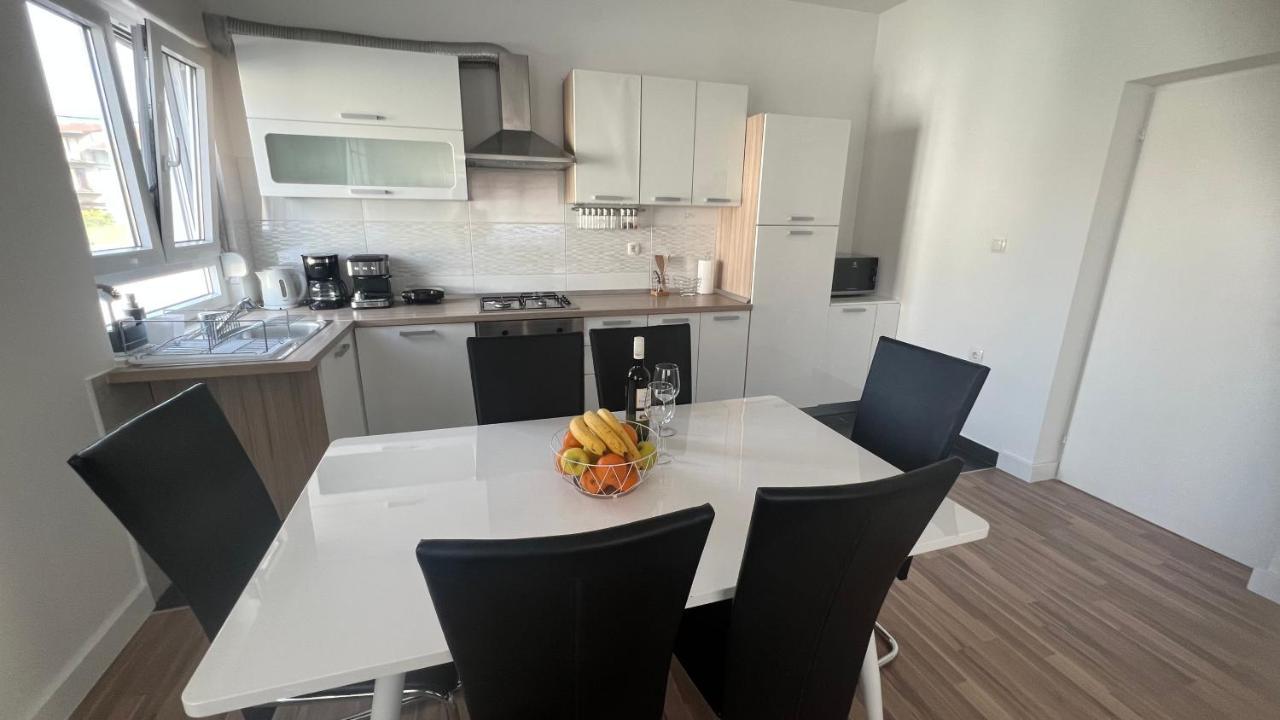 Apartments Javorska Kaštela Екстериор снимка