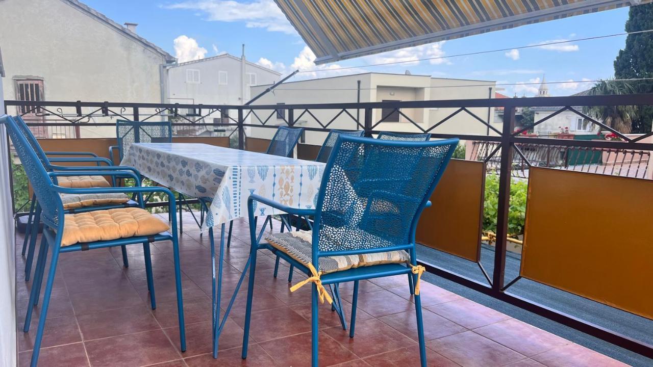 Apartments Javorska Kaštela Екстериор снимка