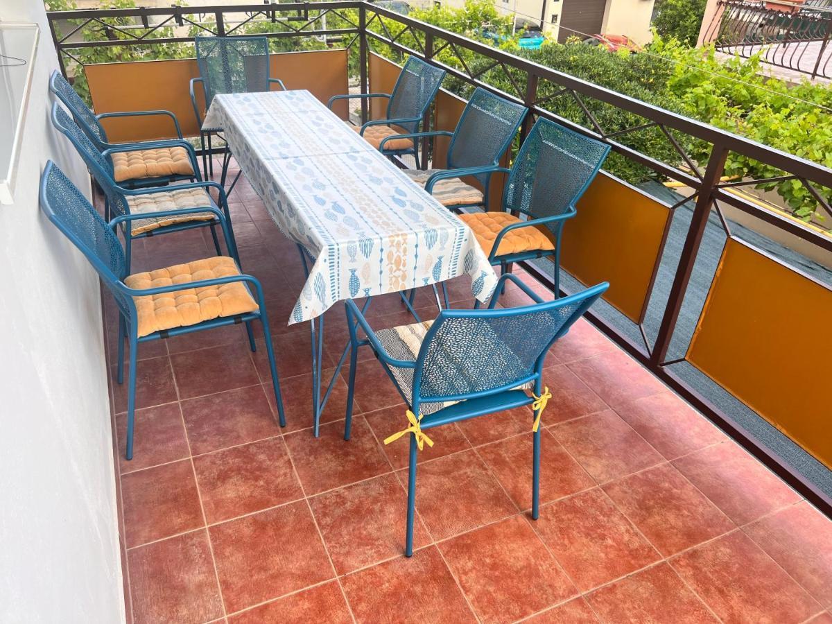 Apartments Javorska Kaštela Екстериор снимка
